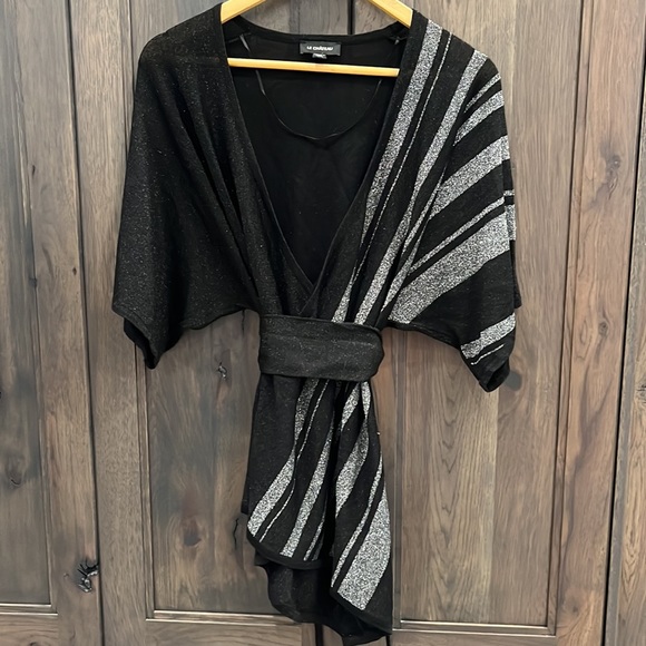 Le chateau p/a kimono style sweater. Like new condition!! - Picture 4 of 5